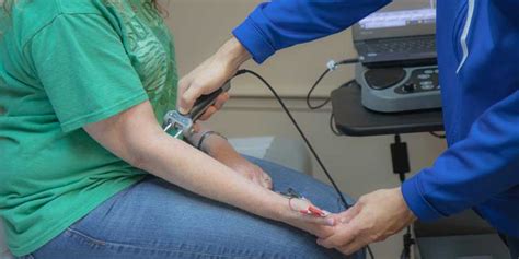 what does a physiatrist treat.